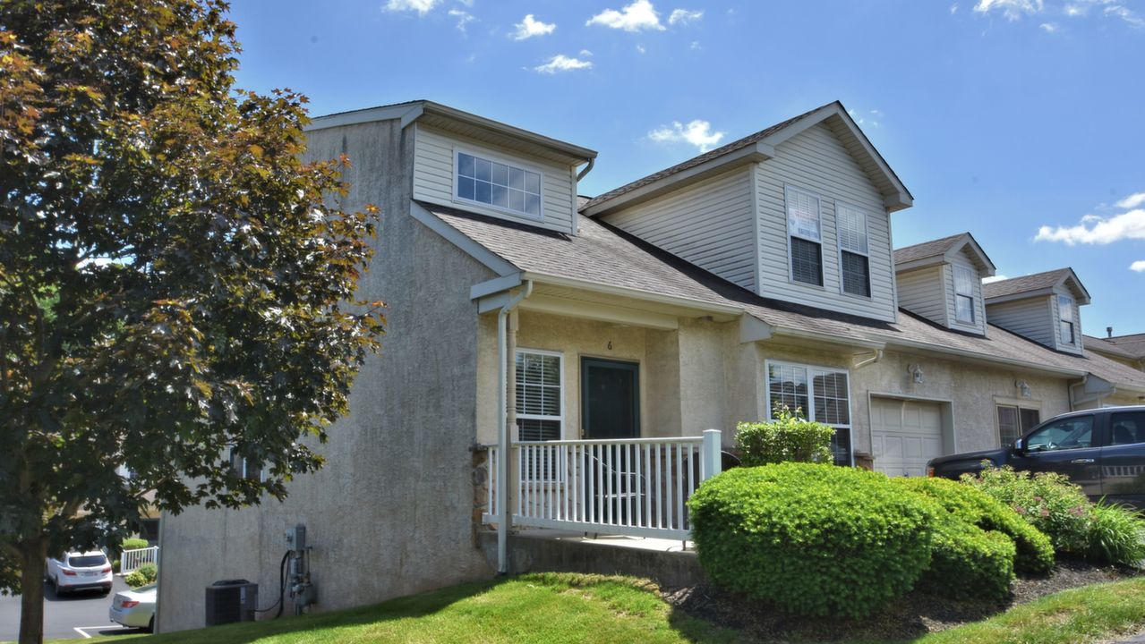 6 Stuart Dr, East Norriton, PA, 19401 Scene 1