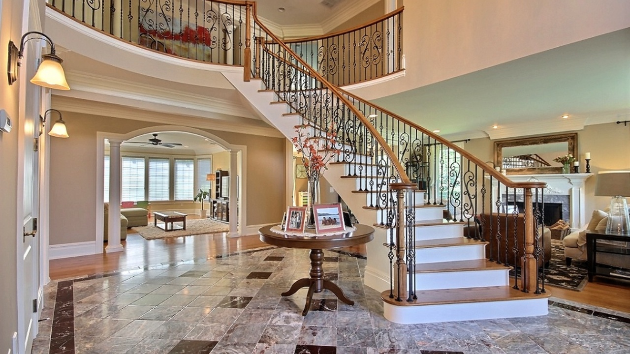 Impressive Floating Staircase