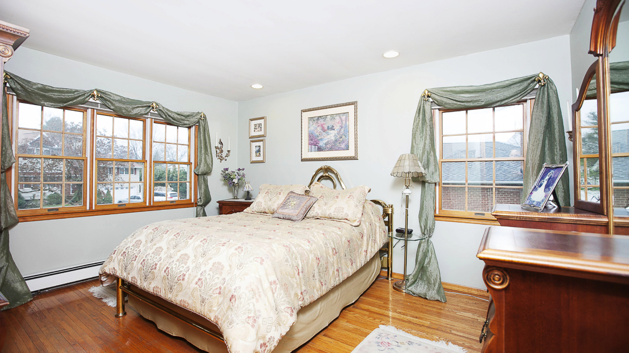 6 Drury Lane, Syosset, NY, 11791 Scene 4