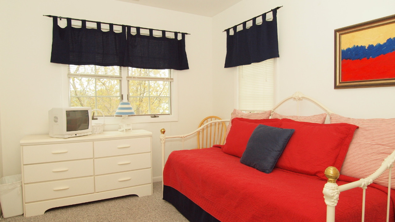 Sixth Bedroom