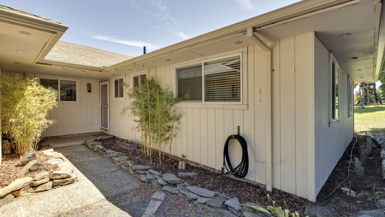 5285 York Hill Road, Hood River, OR, 97031 Scene 3