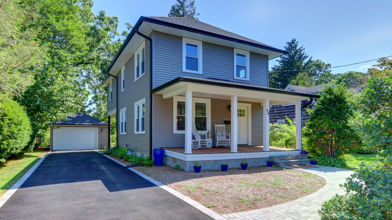 48 Lincoln St, Babylon, NY, 11702 Scene 1