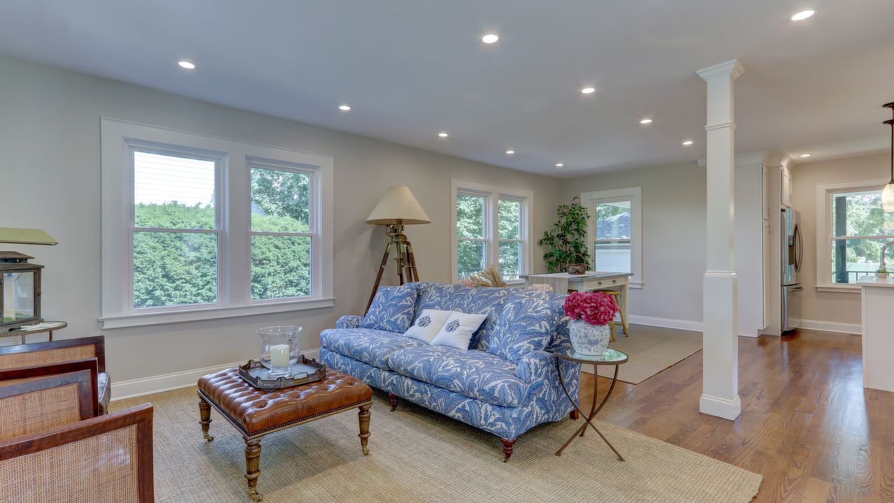 48 Lincoln St, Babylon, NY, 11702 Scene 3