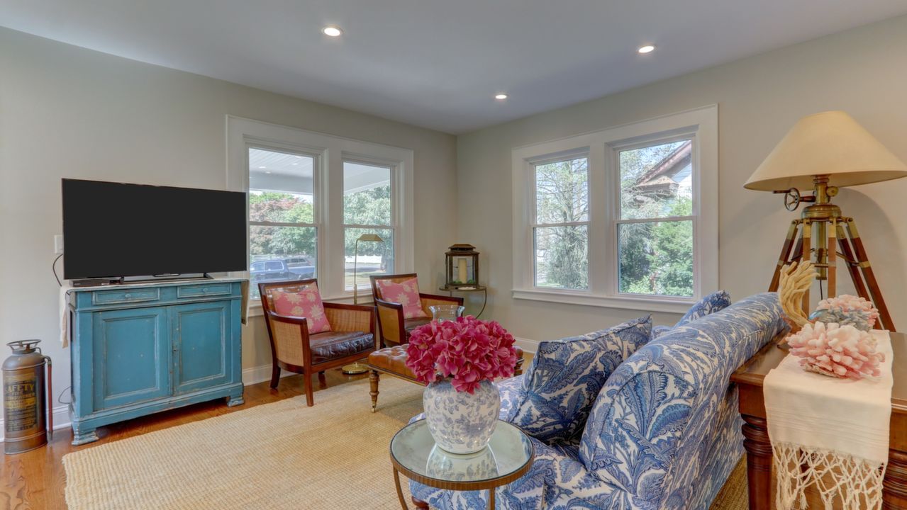 48 Lincoln St, Babylon, NY, 11702 Scene 4