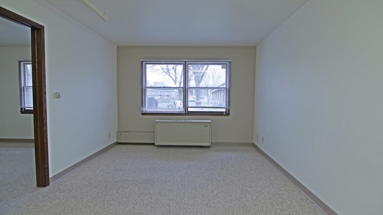 (Living Area) Approx. 23 x 14