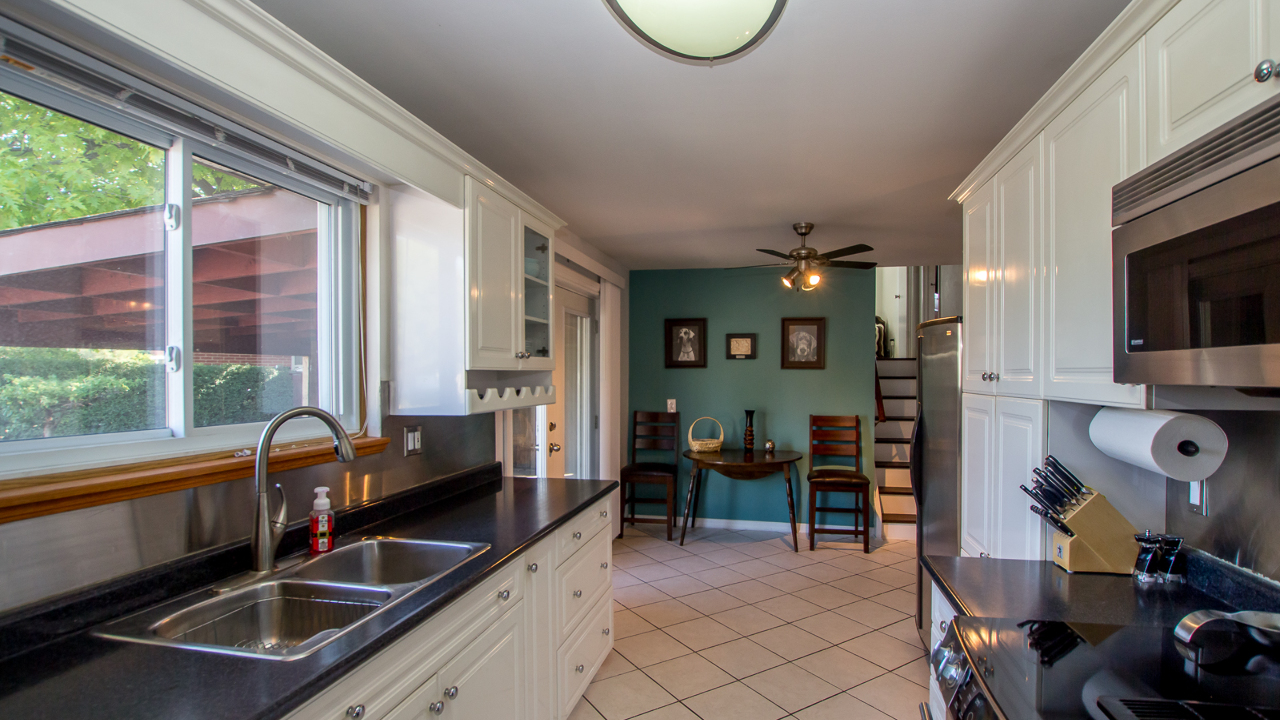 48 Aloma Cres, Brampton, ON, L6T 2P1 Scene 2