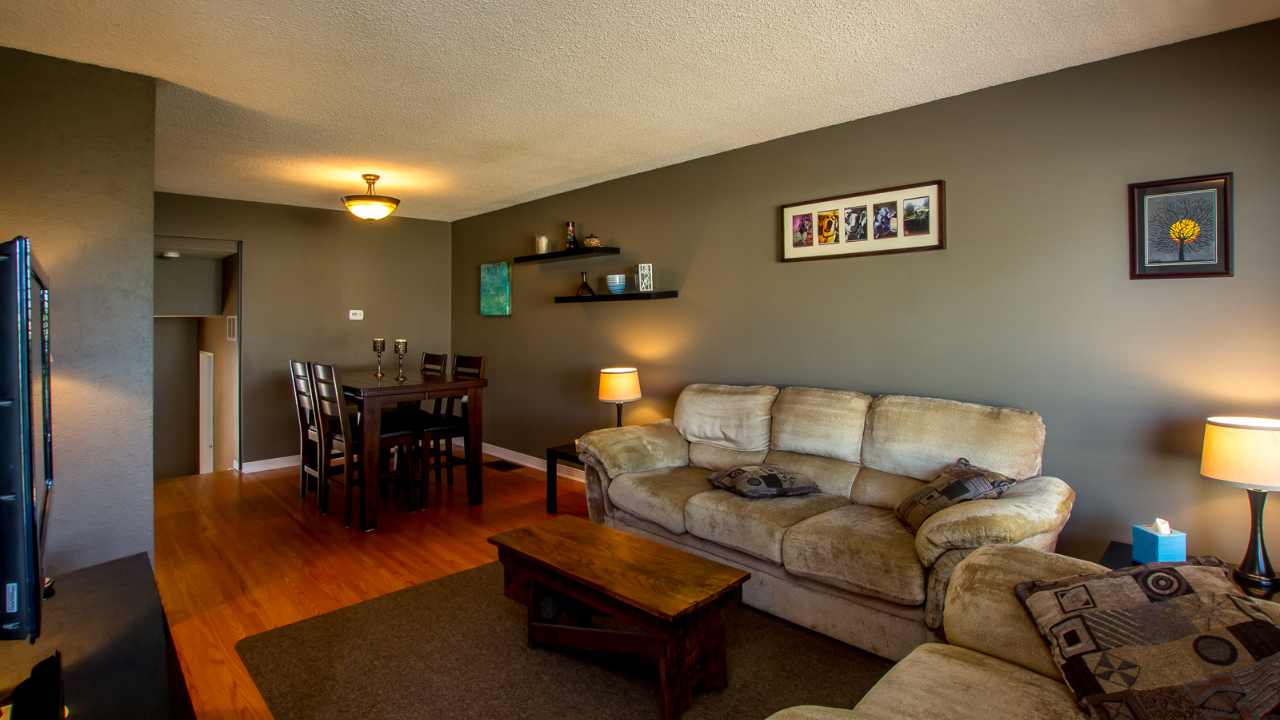 48 Aloma Cres, Brampton, ON, L6T 2P1 Scene 3