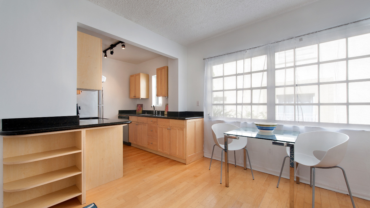 06-Dining Room Kitchen