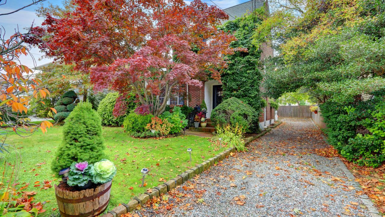 998 Clark Pl, Woodmere, NY, 11598 Scene 1