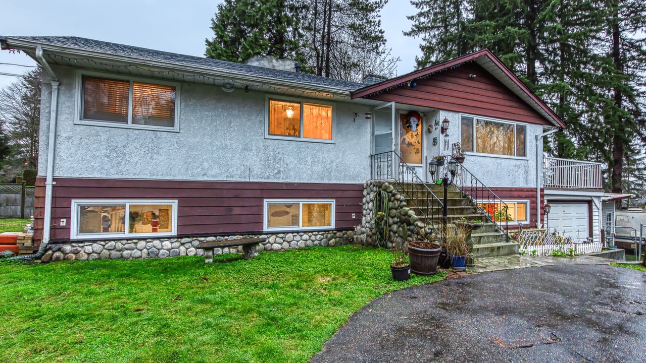 11505 Currie St, Surrey, BC, V3R 5S8 Scene 1