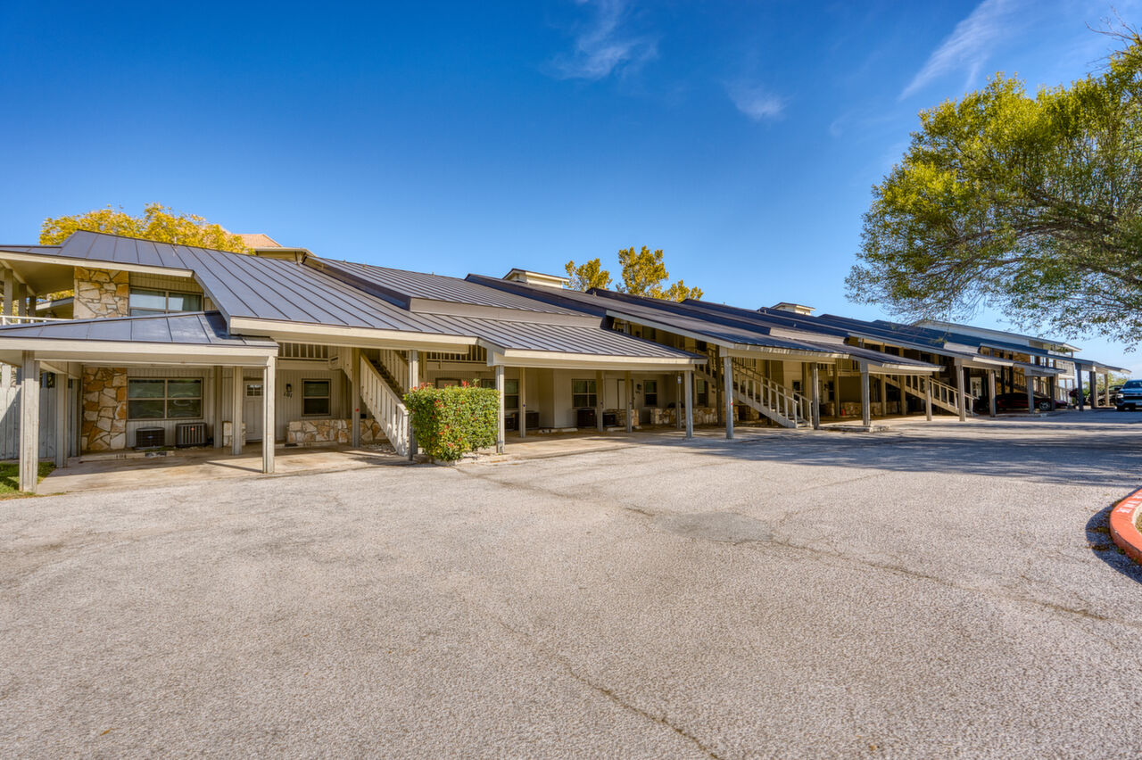 104 Cove East #207, Horseshoe Bay, TX, 78657 Scene 4