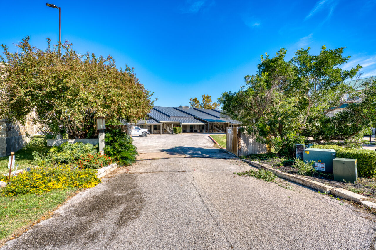 104 Cove East #207, Horseshoe Bay, TX, 78657 Scene 3