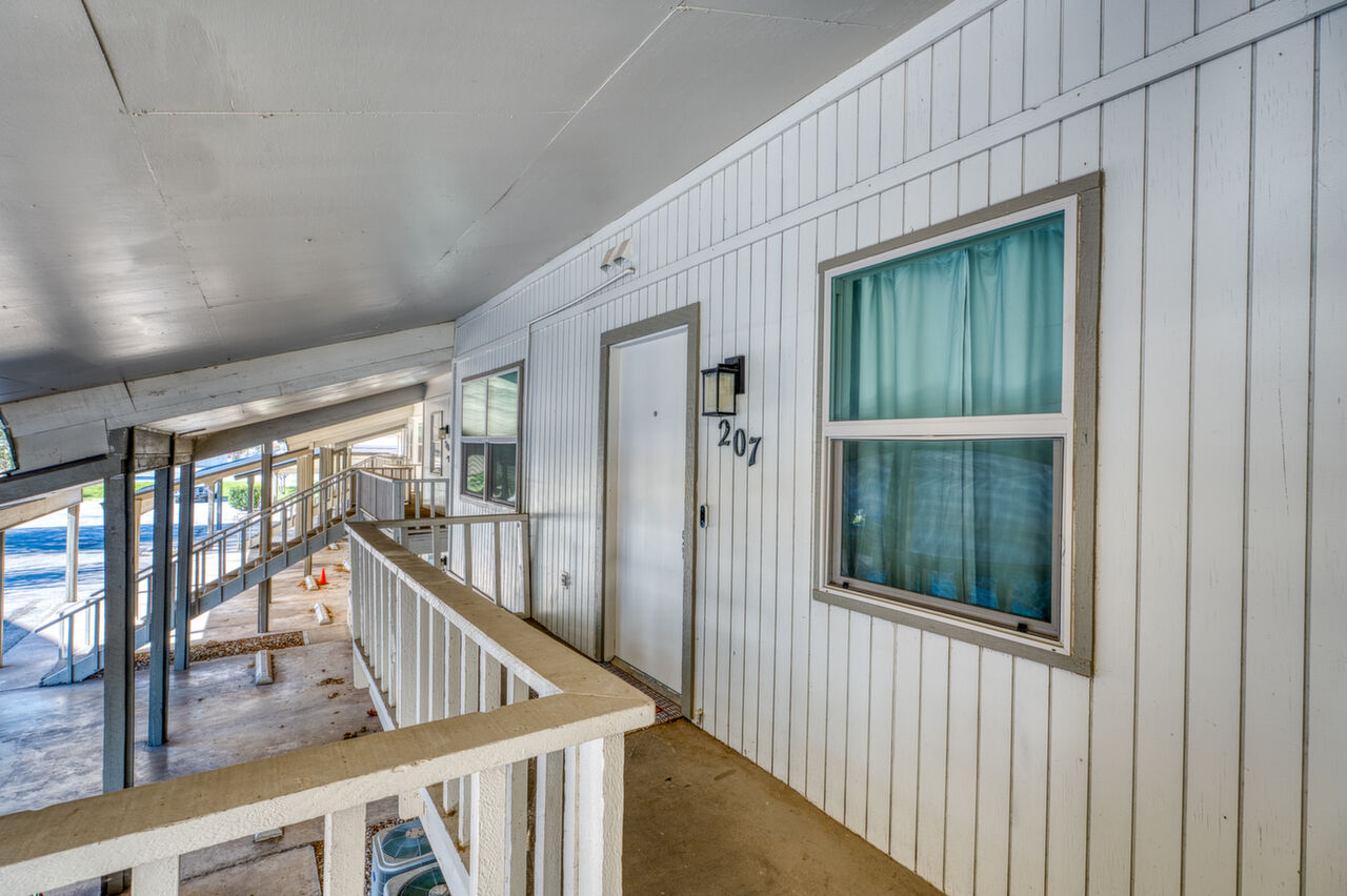 104 Cove East #207, Horseshoe Bay, TX, 78657 Scene 4