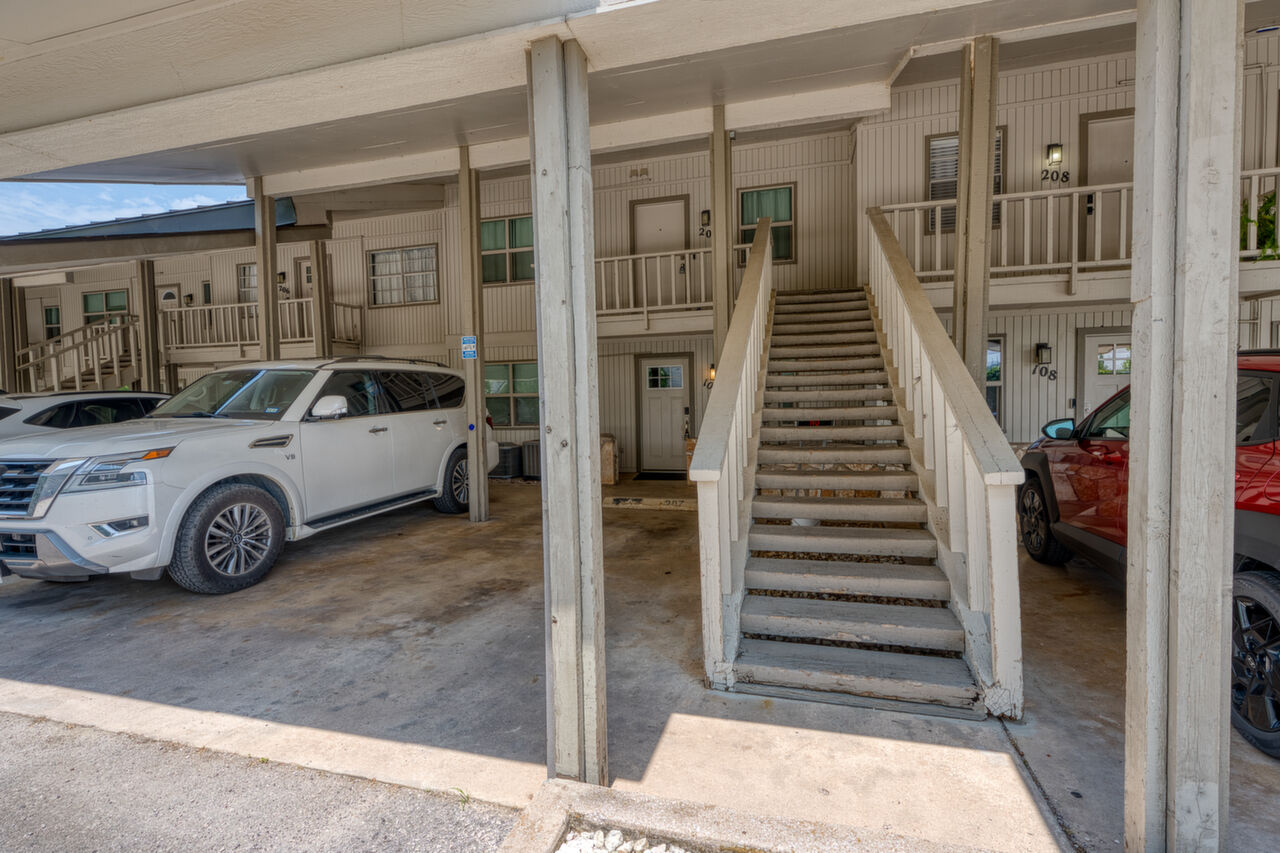 104 Cove East #207, Horseshoe Bay, TX, 78657 Scene 2
