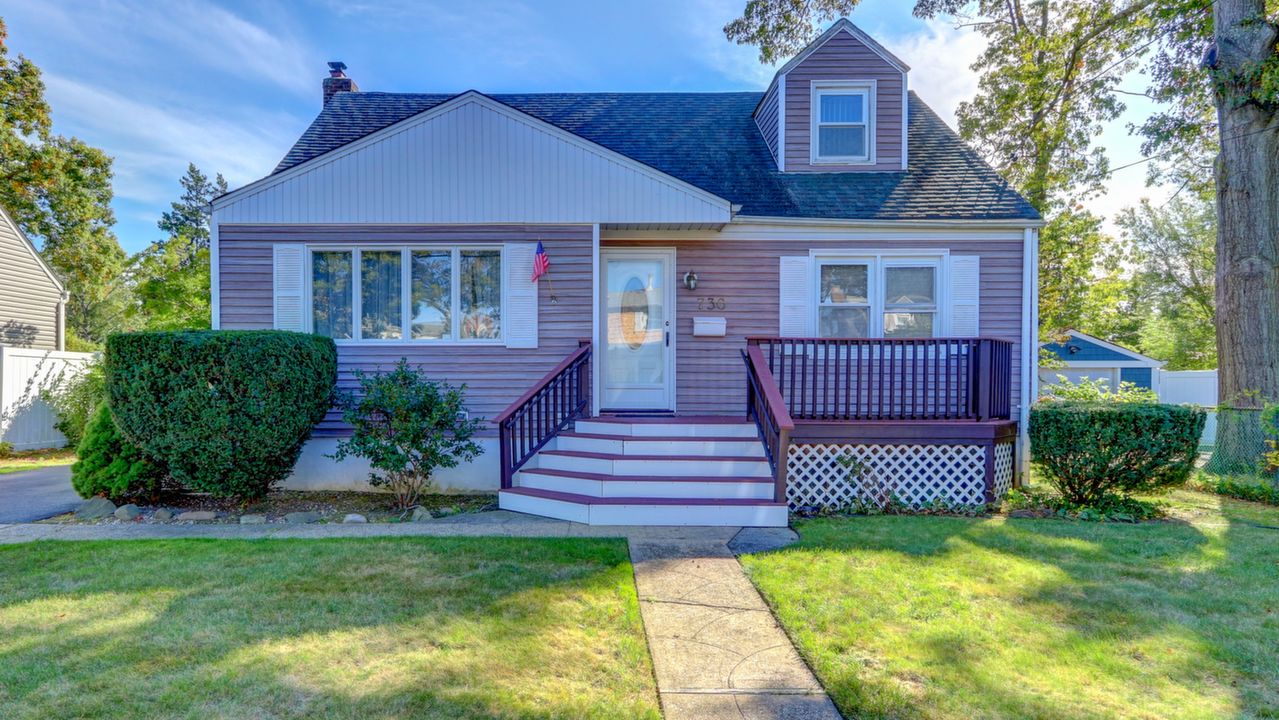 730 Carlton Rd, West Babylon, NY, 11704 Scene 1