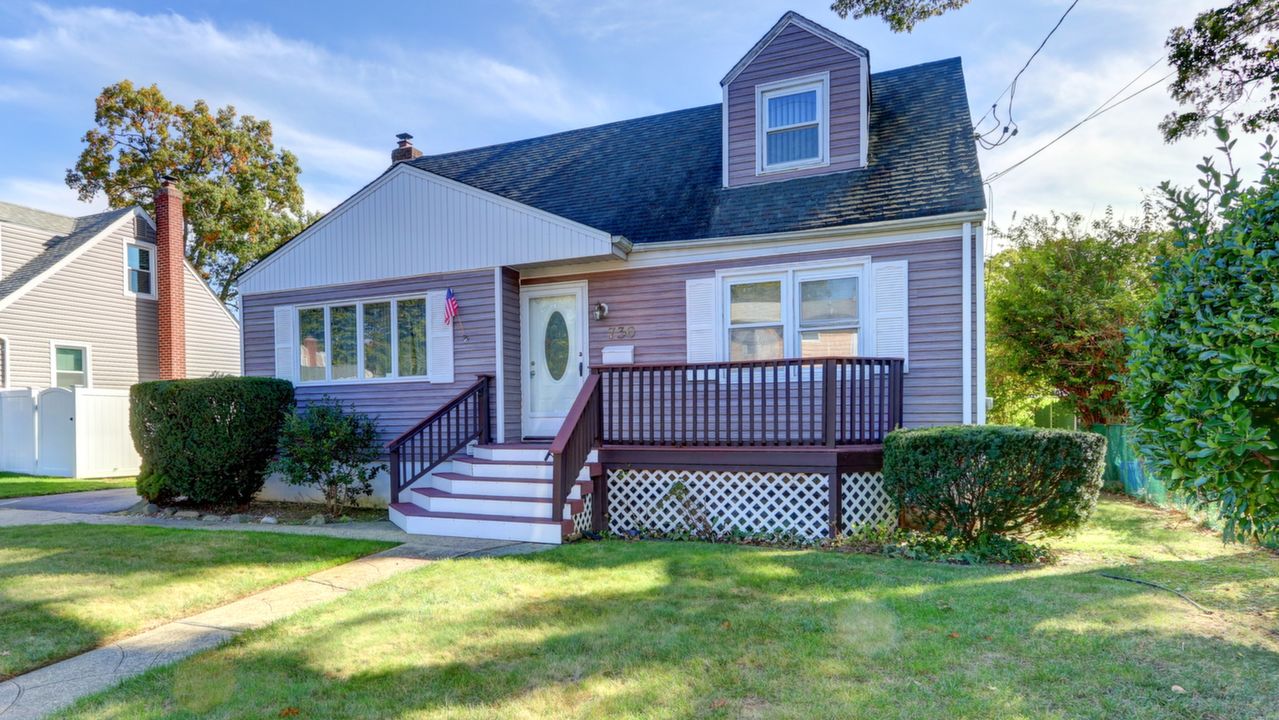 730 Carlton Rd, West Babylon, NY, 11704 Scene 2