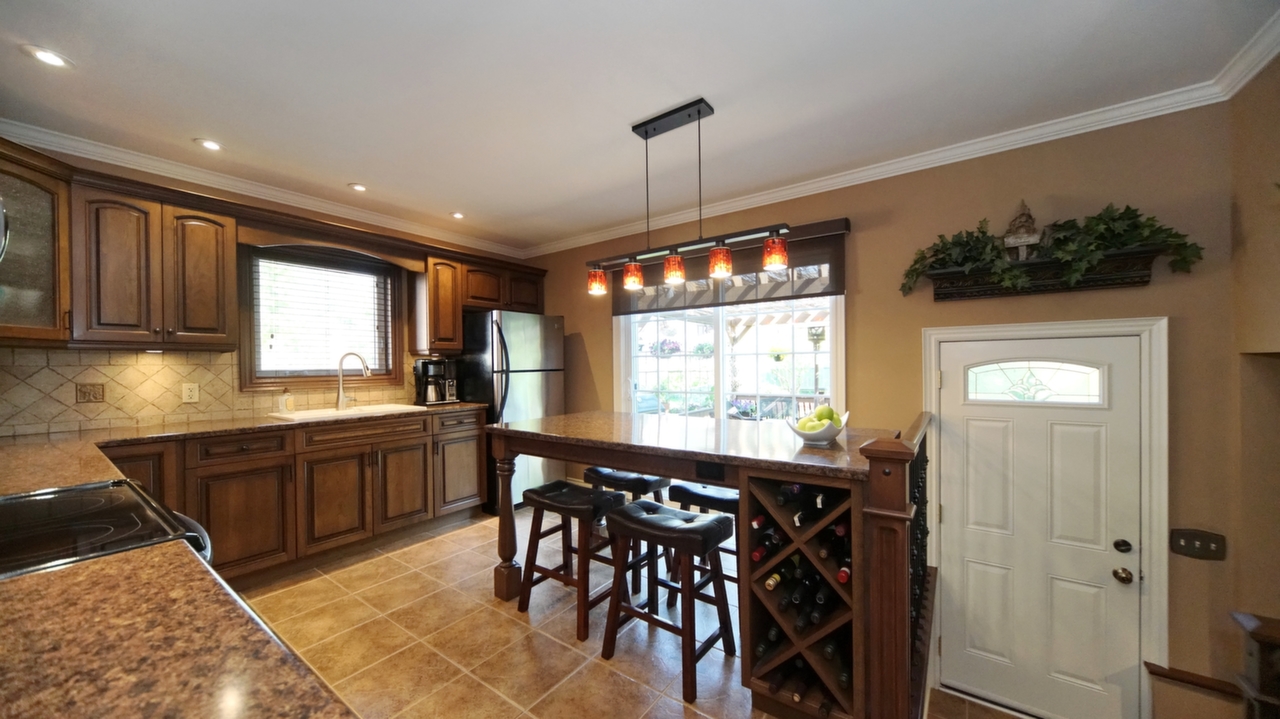 9 Maidstone Cr., Brampton, ON, L6S 2Z4 Scene 3