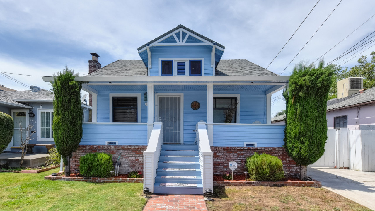 2208 34th Street, Sacramento, CA, 95817 Scene 1