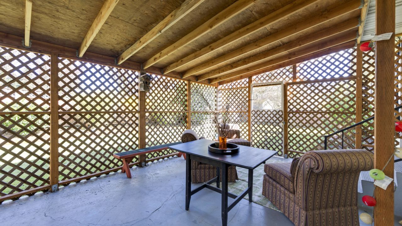 17021 SE Alder St, Portland, OR, 97233 Scene 1