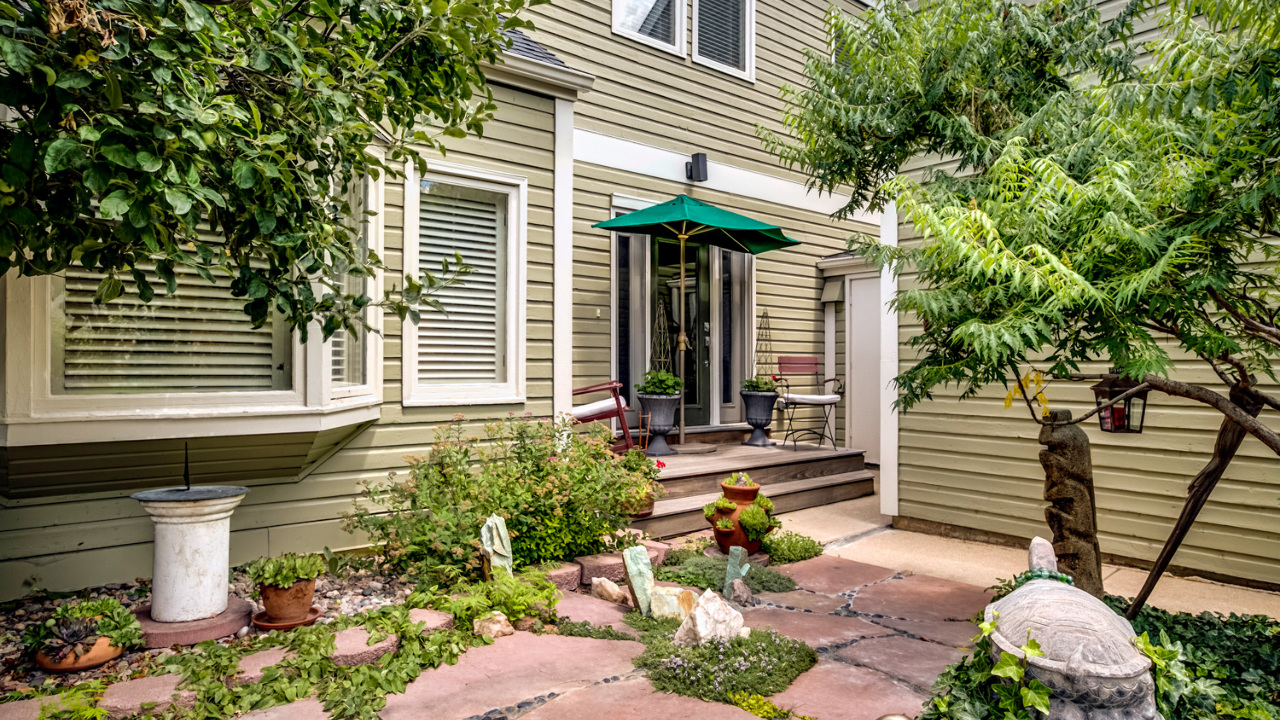 Front Exterior View 4