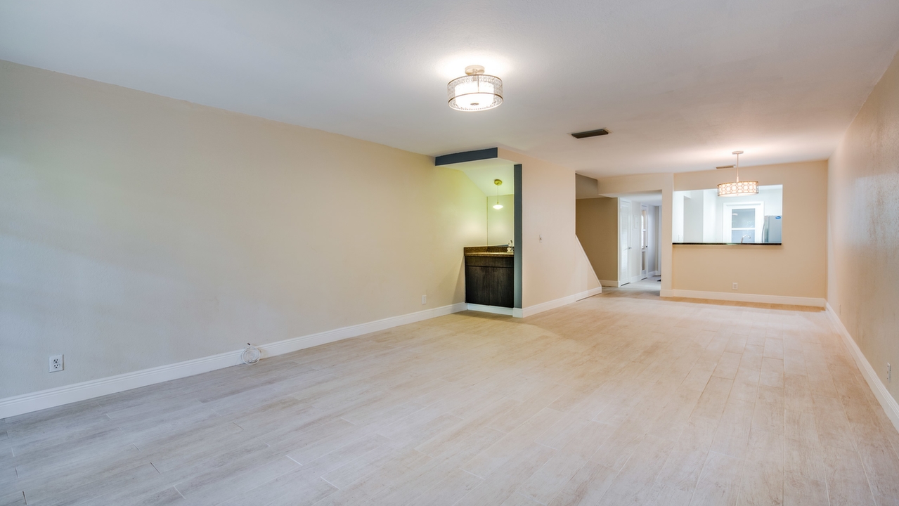 823-SE-2nd-St-04