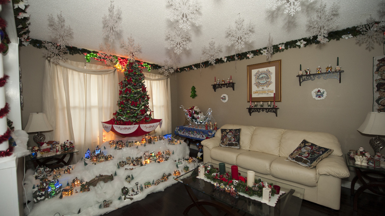 Santa's Home South, Brampton, ON, L6Z3Z4 Scene 4