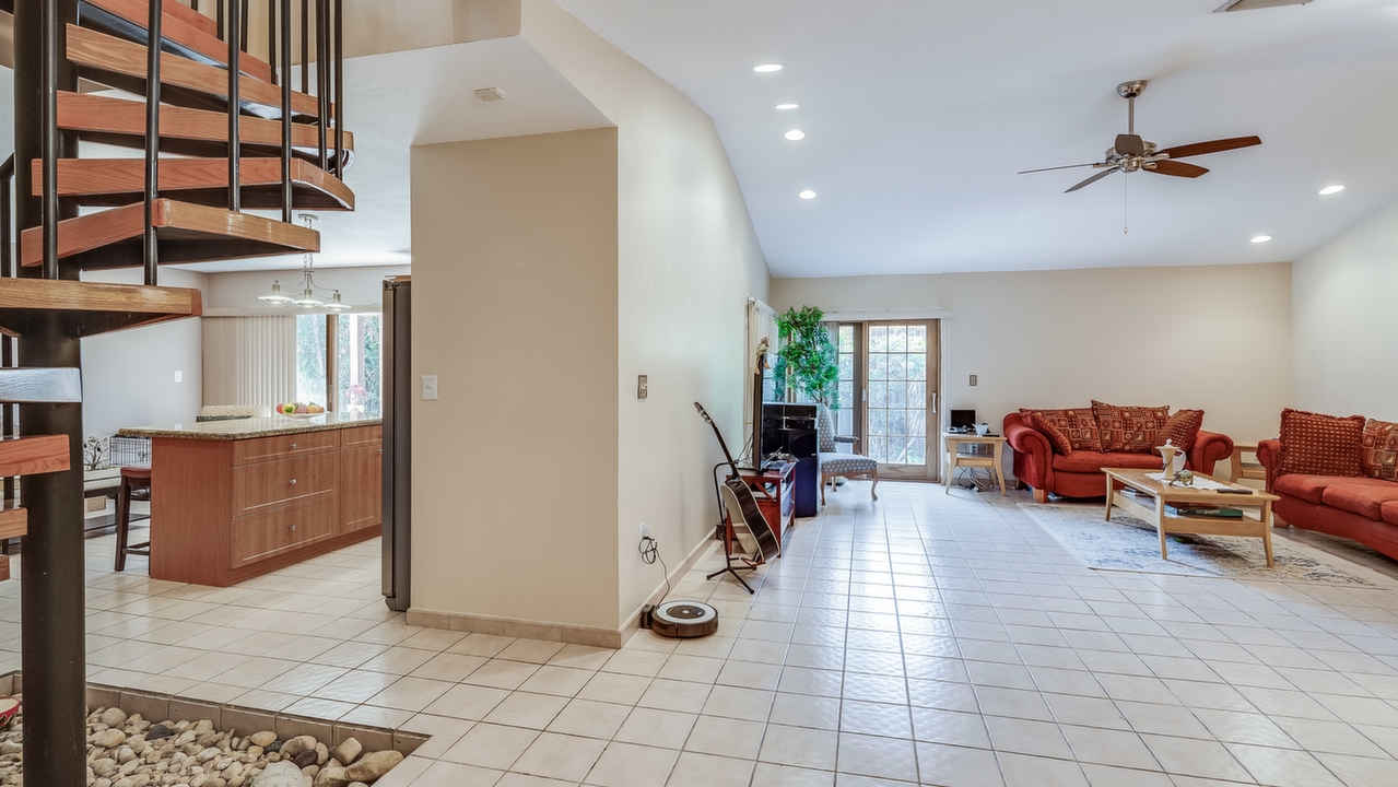 10100-SW-26th-St-02