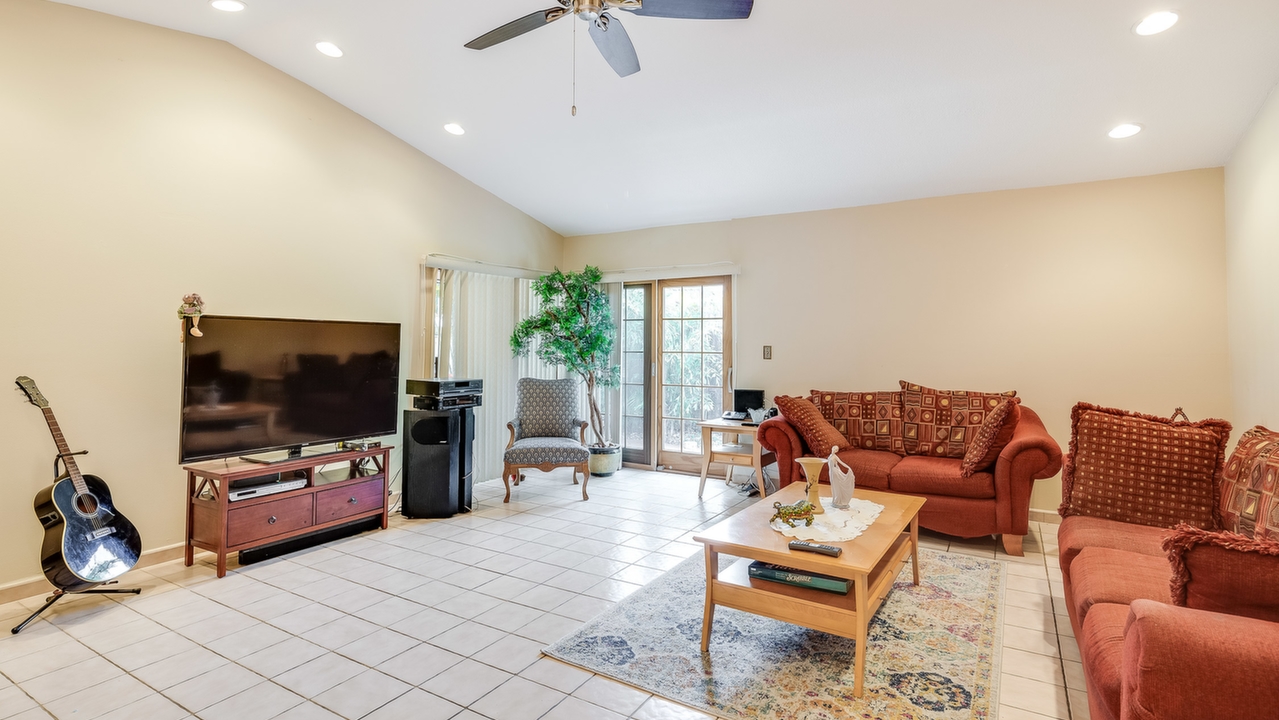 10100-SW-26th-St-03