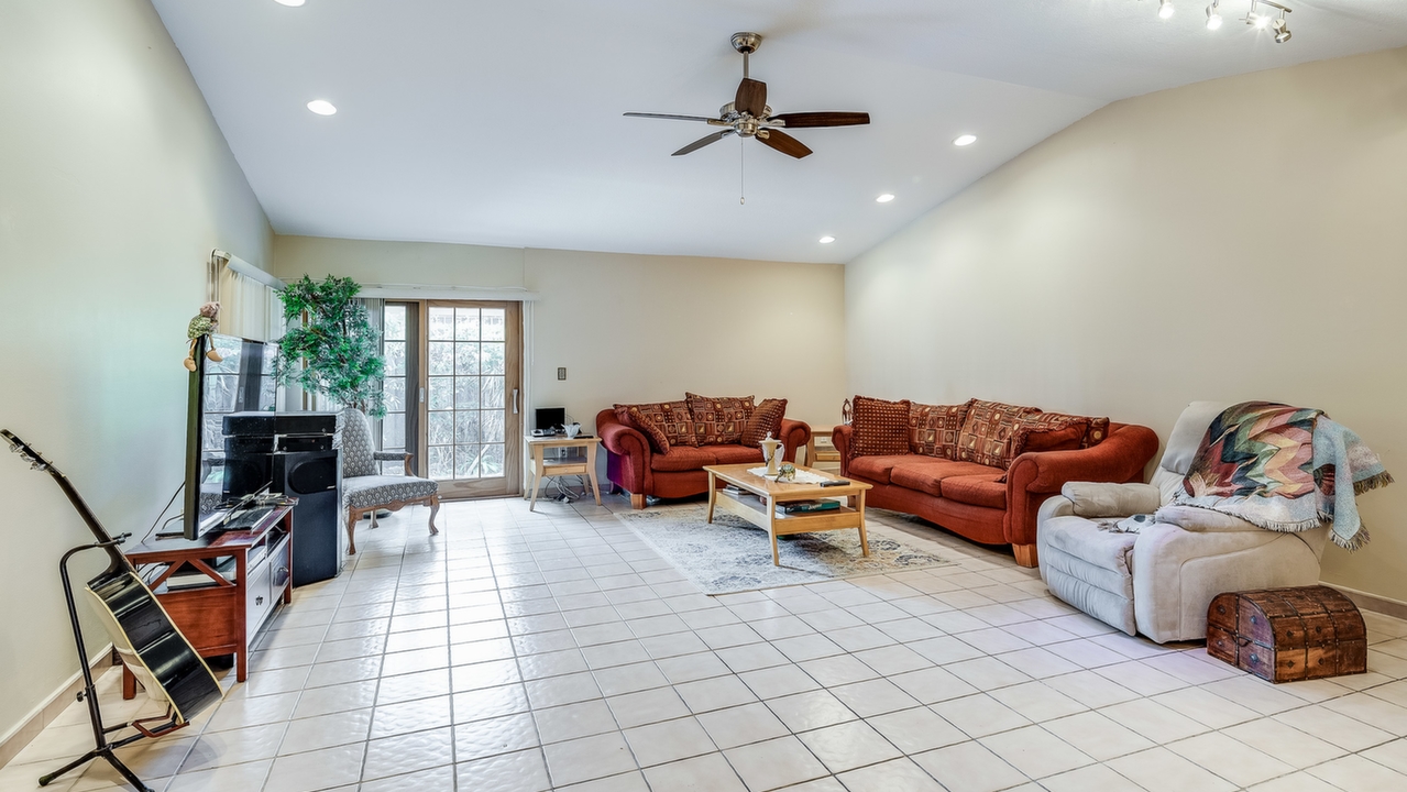10100-SW-26th-St-04
