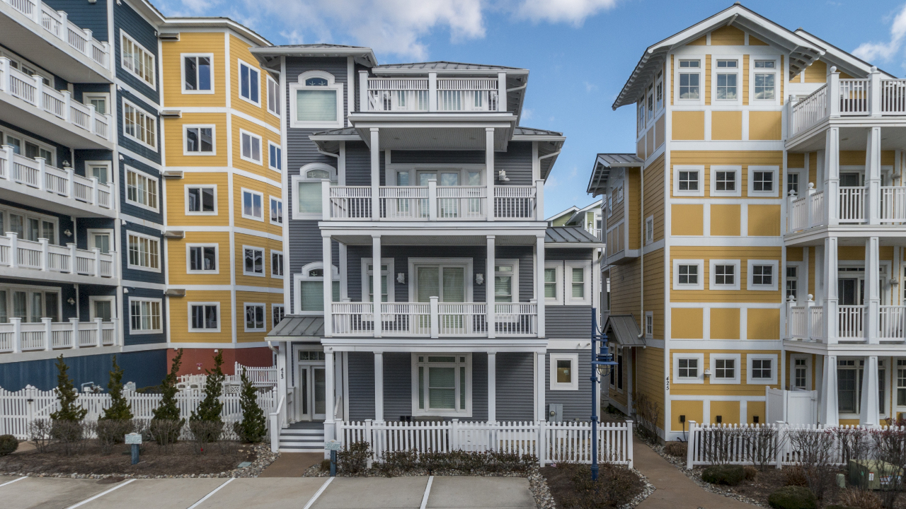 423 E. Nashville Ave., Wildwood Crest, NJ, 08260 Scene 1