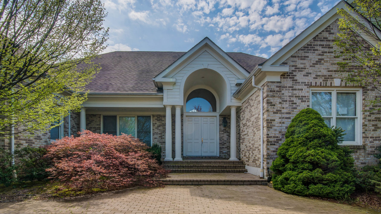 78 Stonehill Dr E, Manhasset, NY, 11030 Scene 1