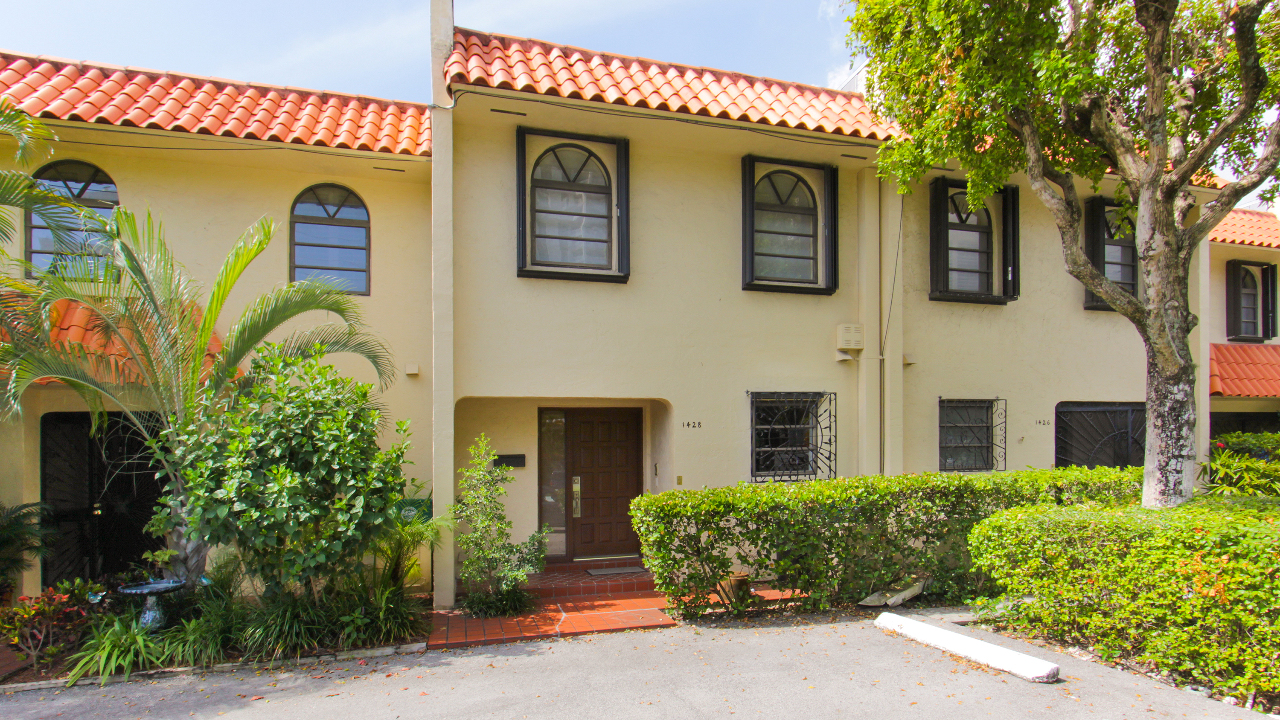 1428-NE-105th-St-01