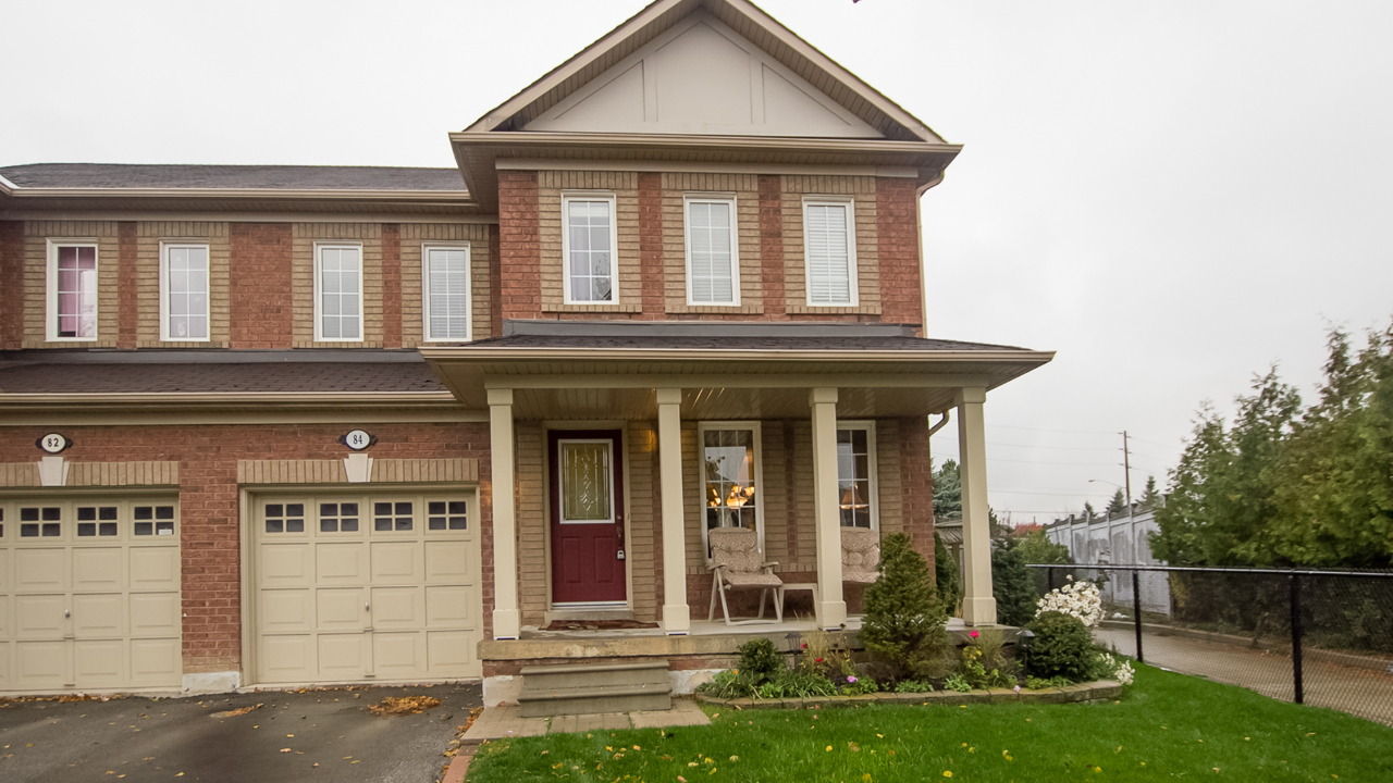 84 Saintsbury Crescent, Brampton, ON, L6R2V8 Scene 1
