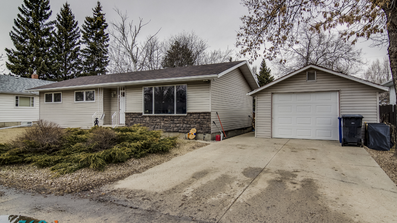 109 3rd St East, Langham, SK-102