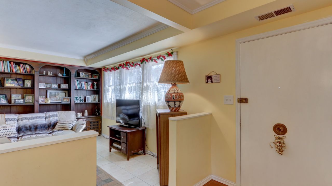 Foyer-Living Room