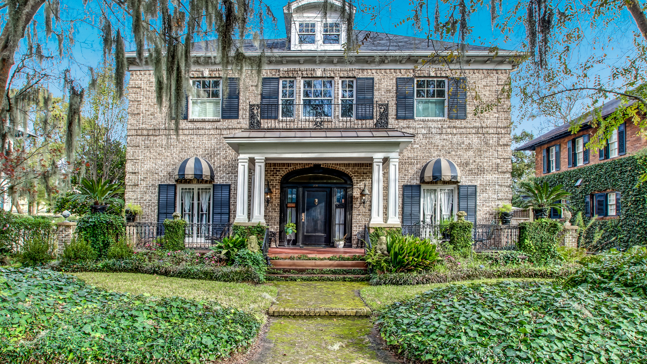 Welcome to 326 E 45th Street!