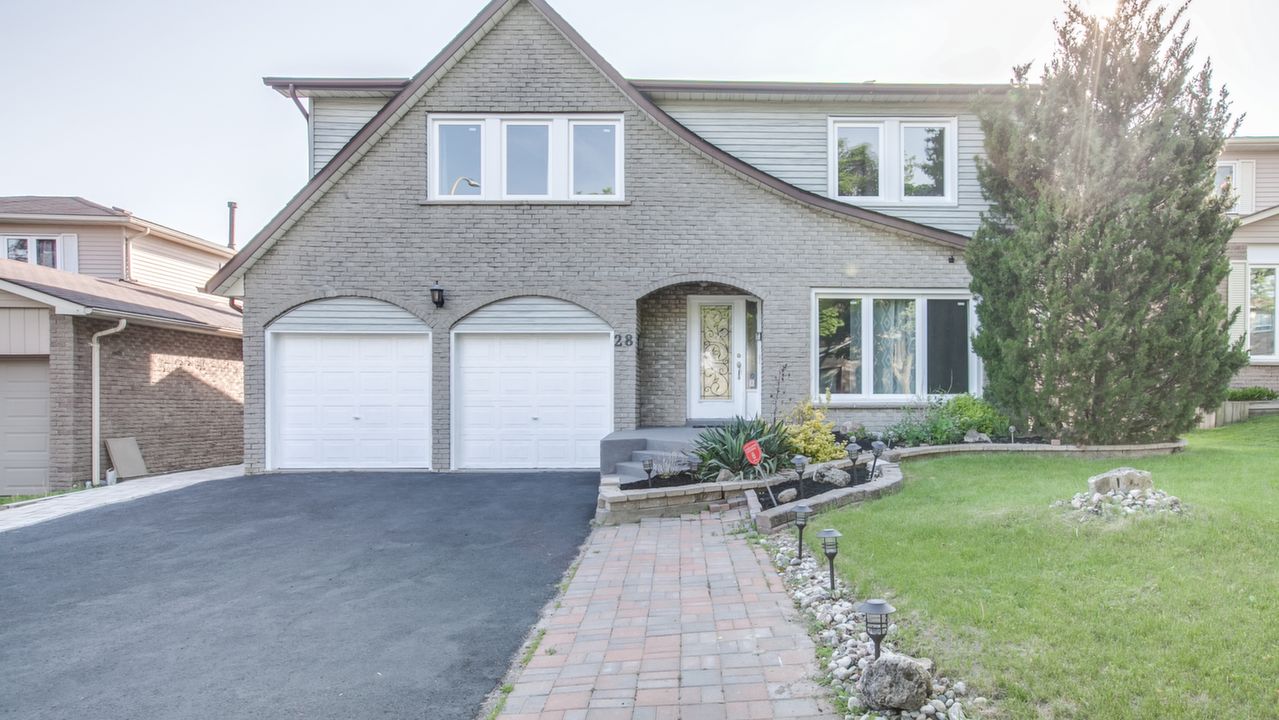 28 Hawkstone Cres., Whitby, ON, L1N 6R6 Scene 1