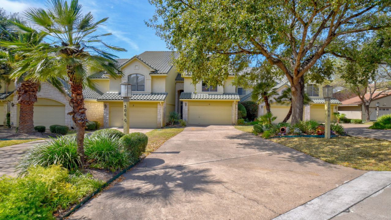 306 Island Drive #G, Horseshoe Bay, TX, 78657 Scene 1