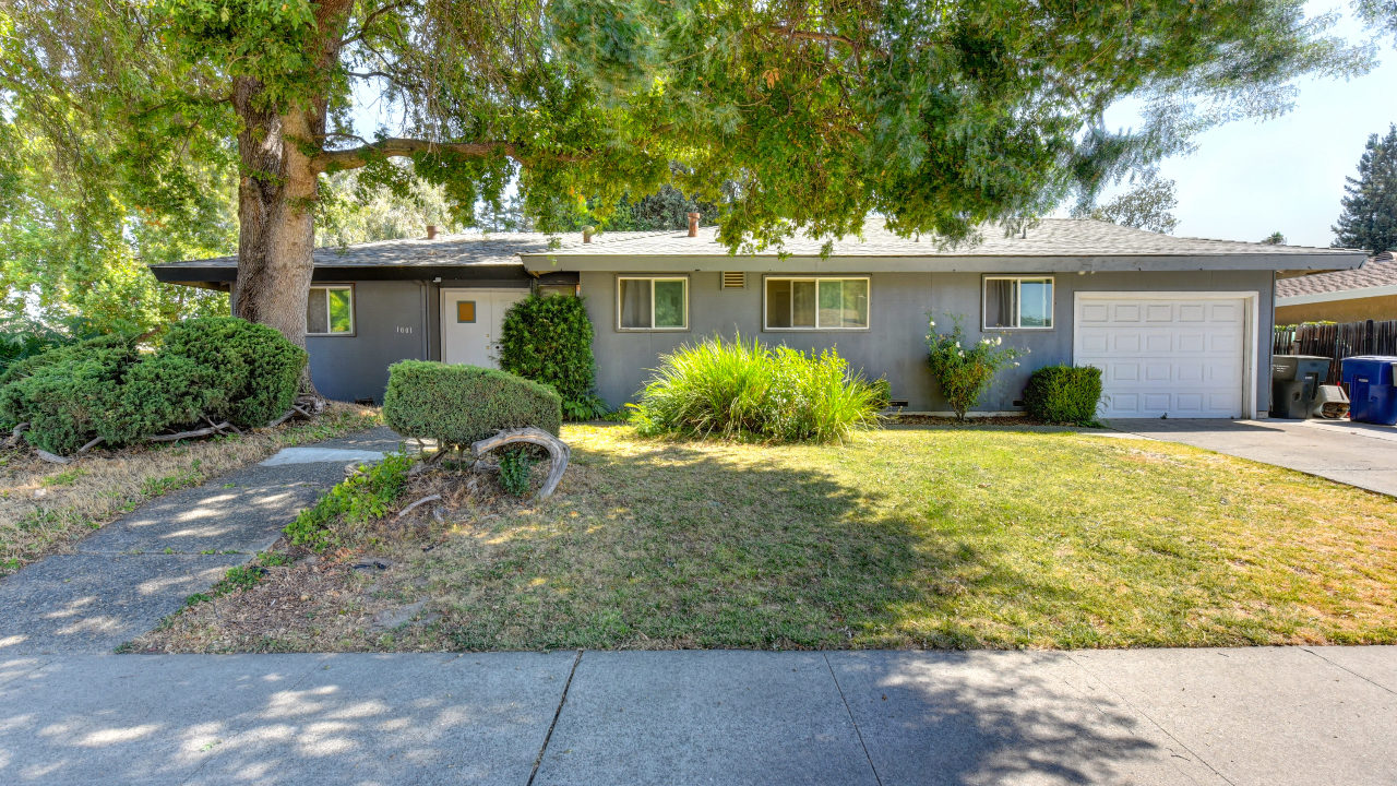 1001 Foxhall Way, Sacramento, CA, 95831 Scene 1