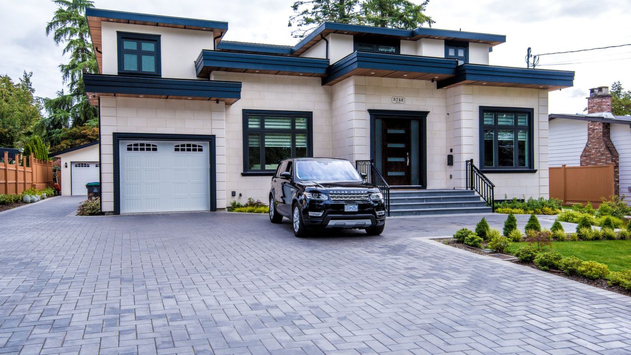 5742 133 St, Surrey, BC, V3X 2T5 Scene 1