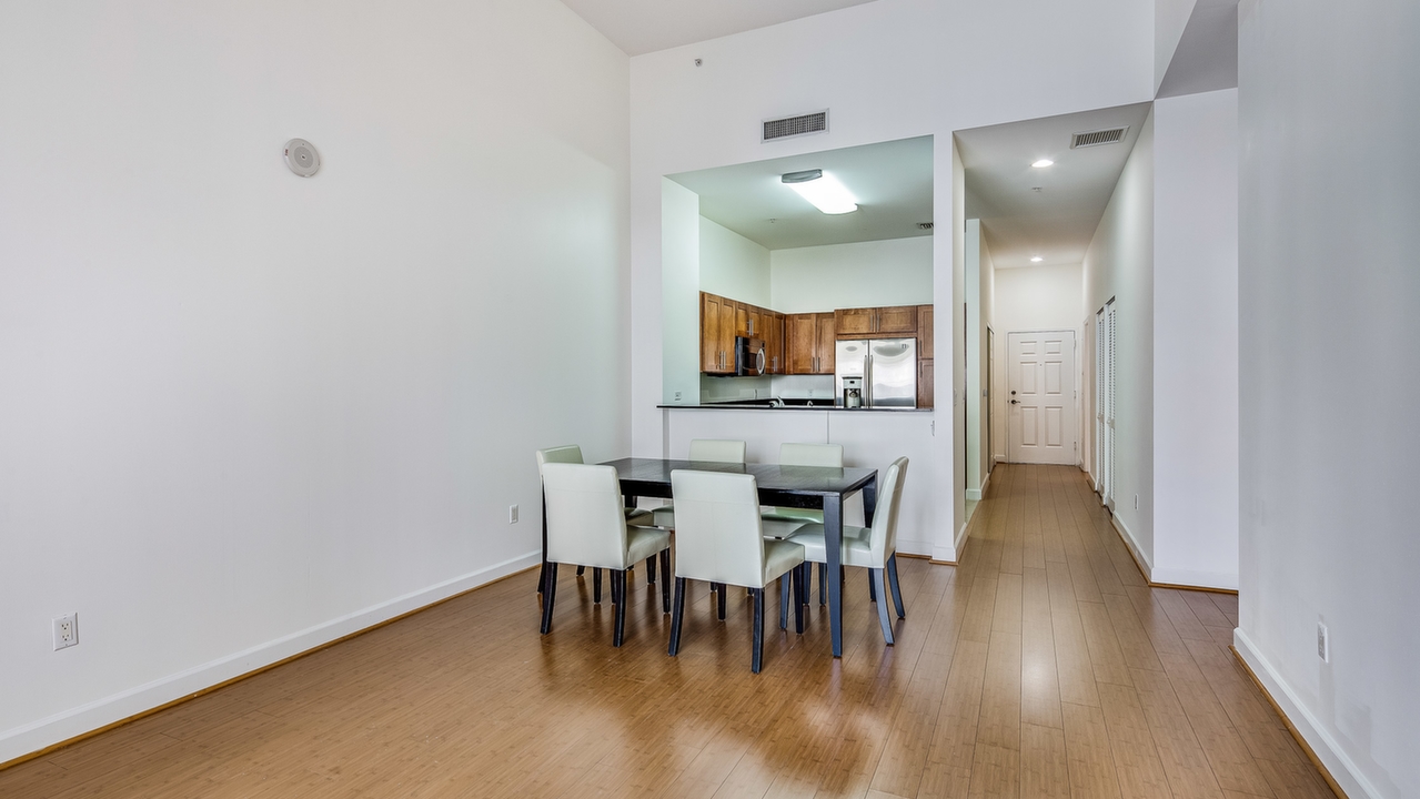 Colonnade-SE-#317-01