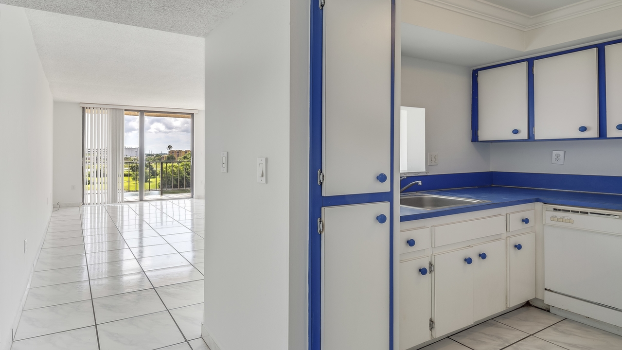 9682-Fontainebleau-Blvd-#602-03