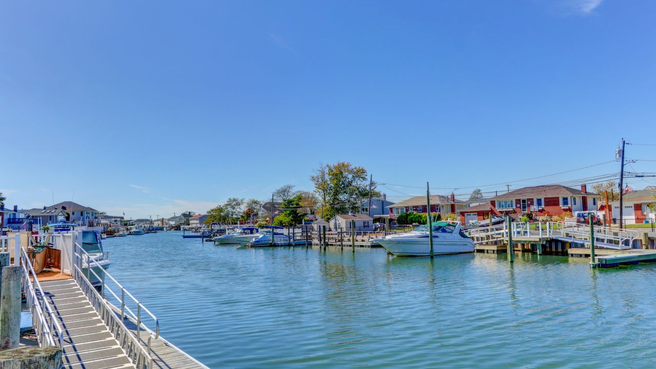 3446 Riverside Dr, Oceanside, NY, 11572 Scene 2