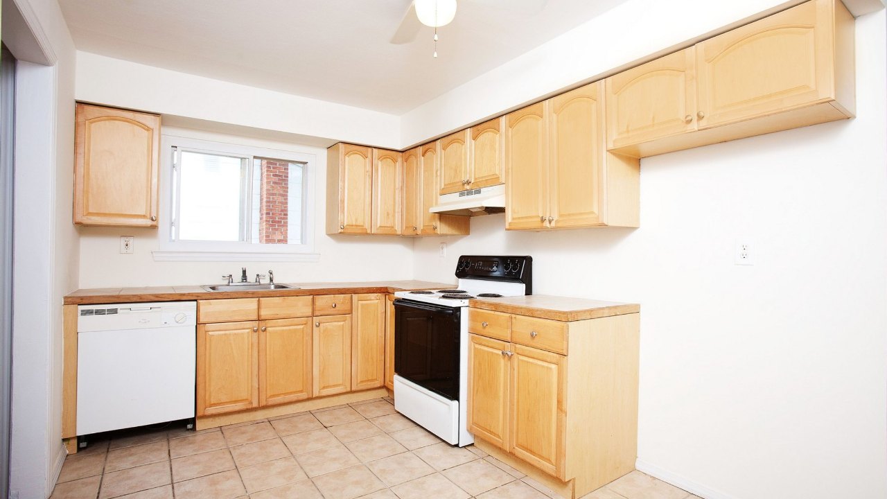 411 Fir Grove Drive, Ronkonkoma, NY, 11779 Scene 3