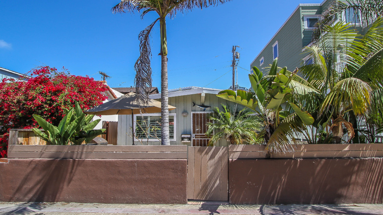 814-816 Capistrano Place, Mission Beach, CA, 92109 Scene 1