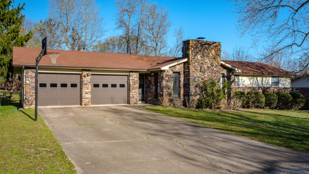 3933 Perry St, Harrison, AR, 72601 Scene 1