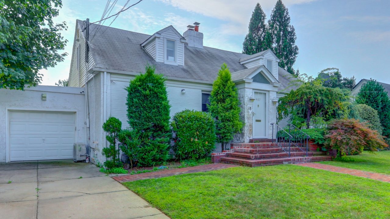 487 Langley Ave, West Hempstead, NY, 11552 Scene 2