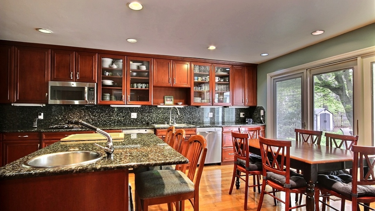 Spacious Eat-In Gourmet Kitchen