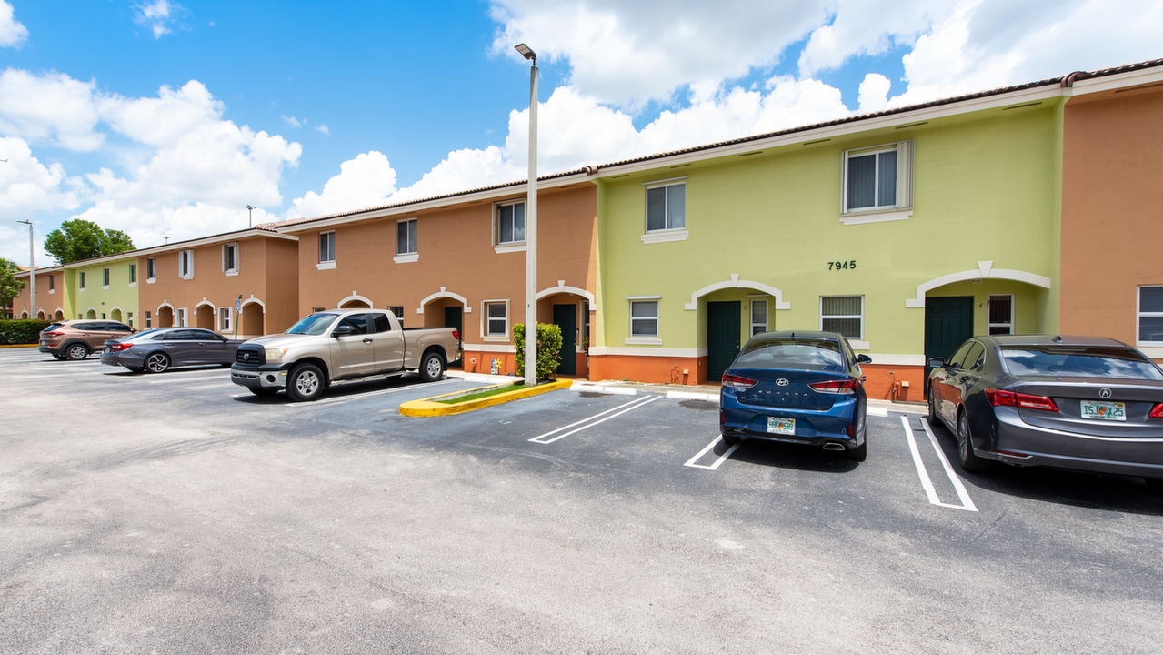 Dolphin-View-Condo-#7C-01
