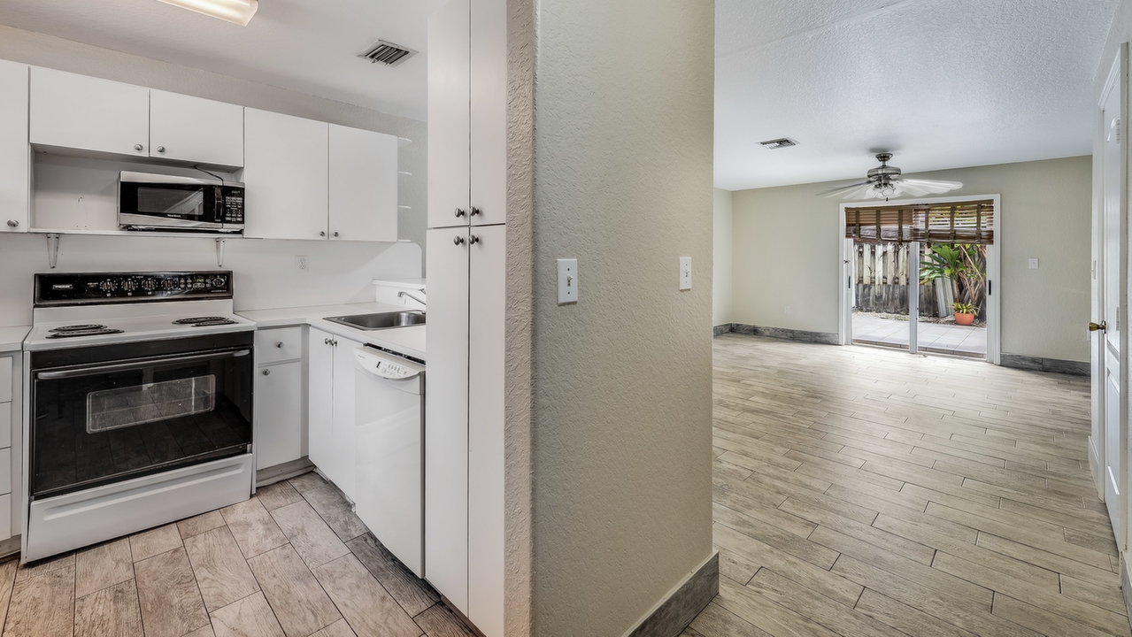 Dolphin-View-Condo-#7C-02